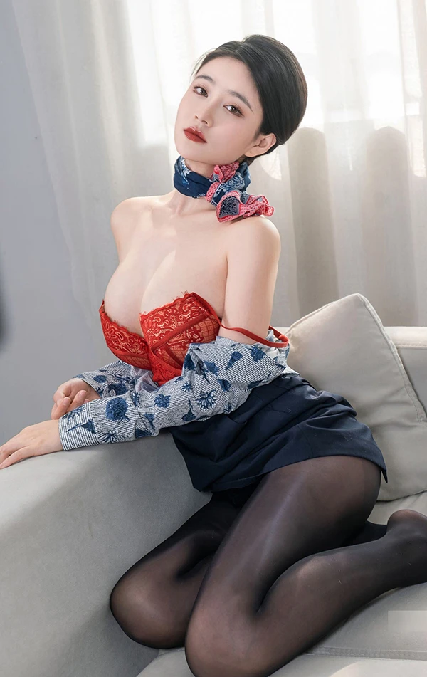 极品女神年年空姐制服火红内衣无圣光唯美图集